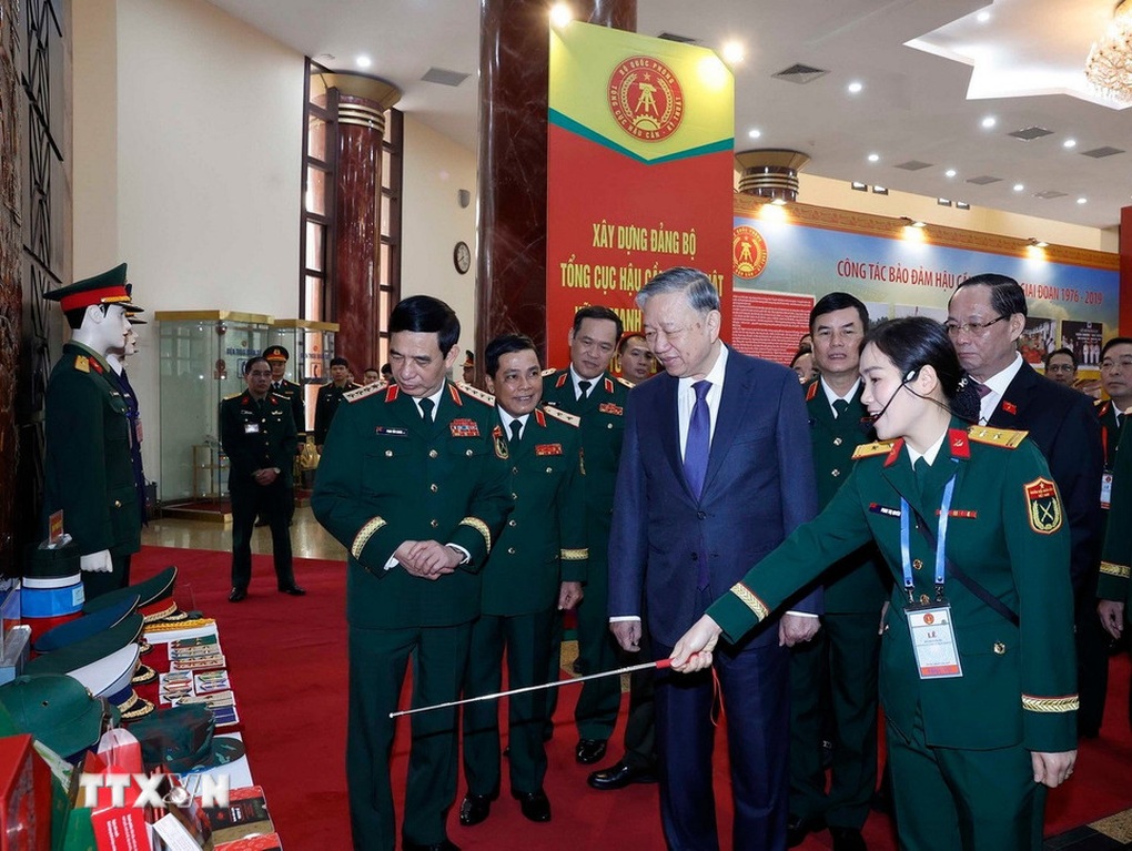 Tổng Bí thư trao Danh hiệu Anh hùng LLVT Nhân dân cho Tổng cục Hậu cần - Kỹ thuật - 7 Tổng Bí thư trao Danh hiệu Anh hùng LLVT Nhân dân cho Tổng cục Hậu cần - Kỹ thuật - 7