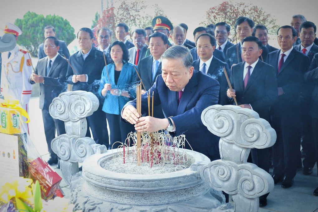 Tổng Bí thư Tô Lâm dâng hương tại Hà Tĩnh - 1