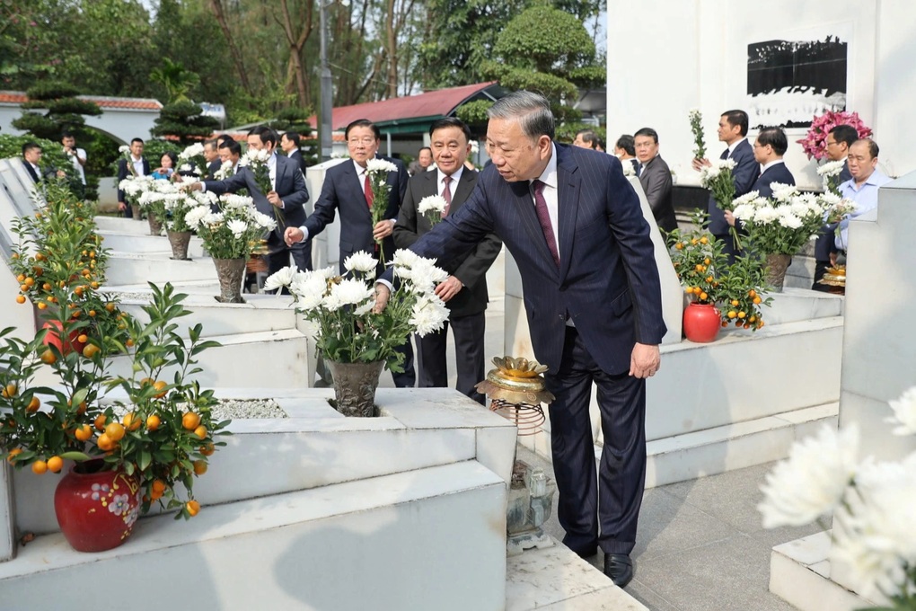 Tổng Bí thư Tô Lâm dâng hương tại Hà Tĩnh - 2