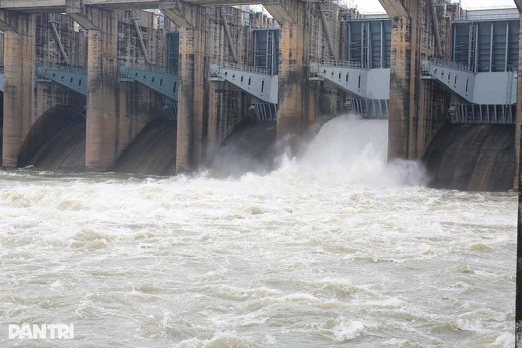 TPHCM theo dõi sát việc xả lũ, điều tiết nước các hồ chứa - 1 TPHCM theo dõi sát việc xả lũ, điều tiết nước các hồ chứa - 1