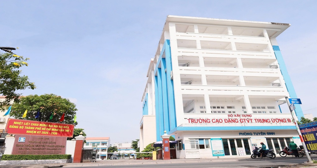 Thành ủy TPHCM khai trừ Đảng, cảnh cáo 8 đảng viên - 1