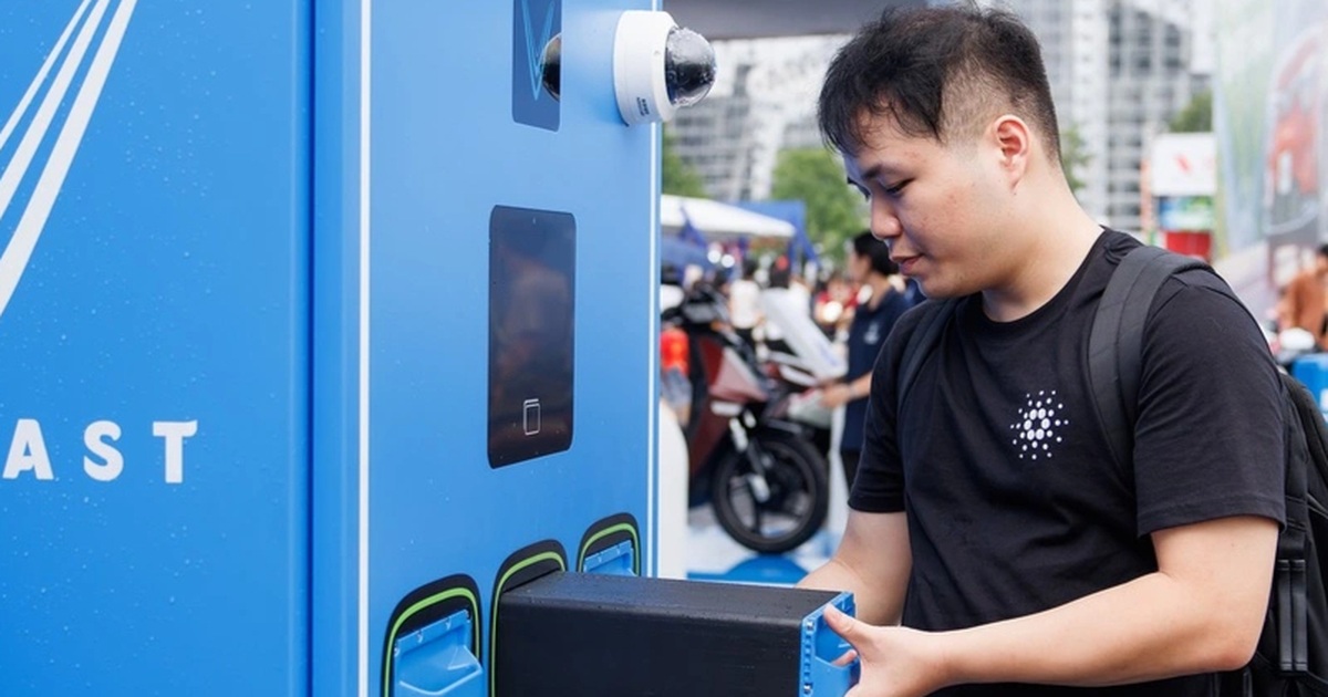 TPHCM lắp tủ đổi pin xe điện trên vỉa hè