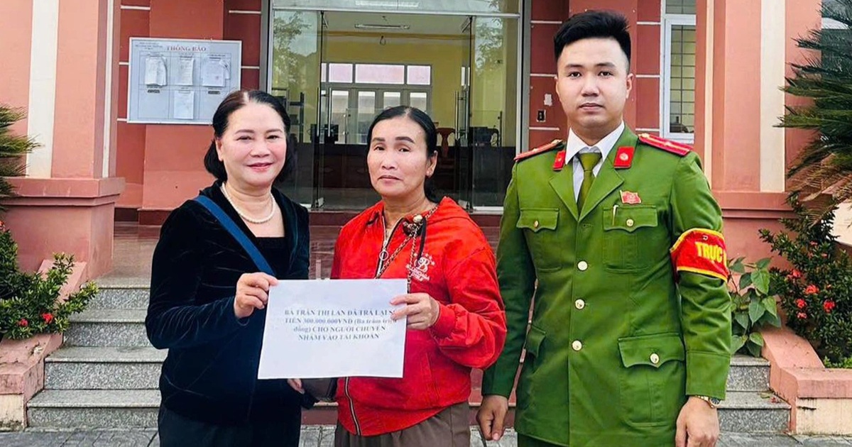 Người phụ nữ báo công an sau khi nhận 300 triệu đồng
