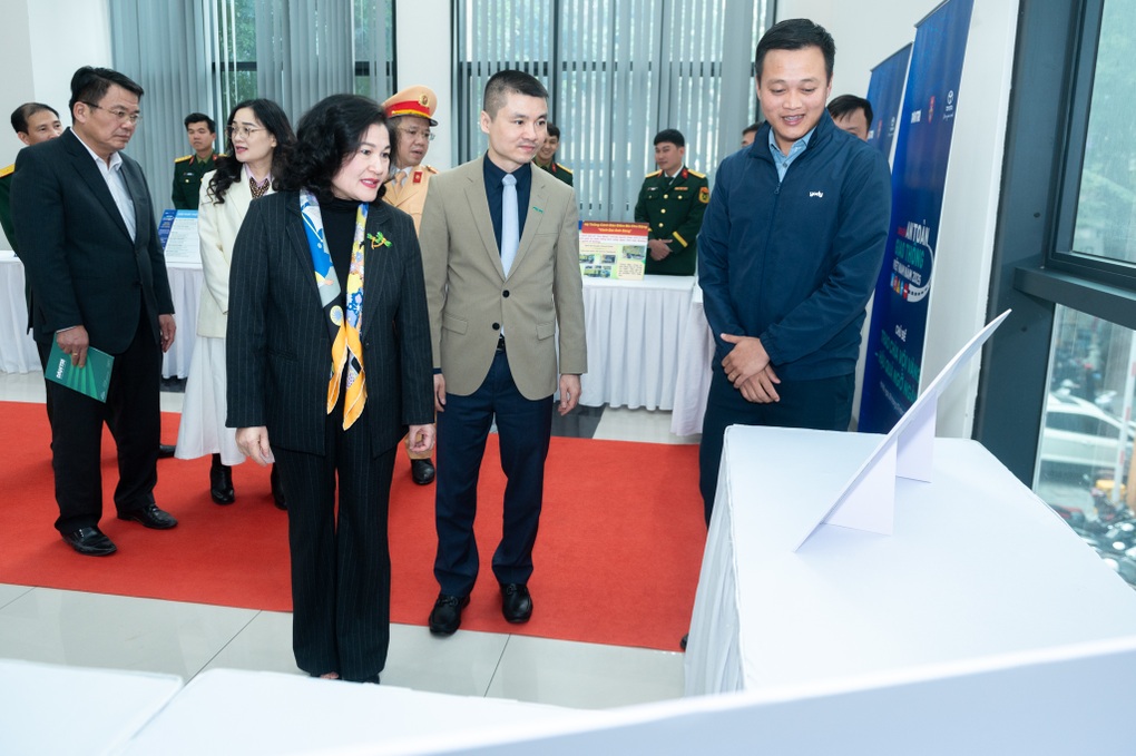 Nữ sinh 16 tuổi tự viết code, giành giải Nhì cuộc thi sáng kiến giao thông - 1 Nữ sinh 16 tuổi tự viết code, giành giải Nhì cuộc thi sáng kiến giao thông - 1