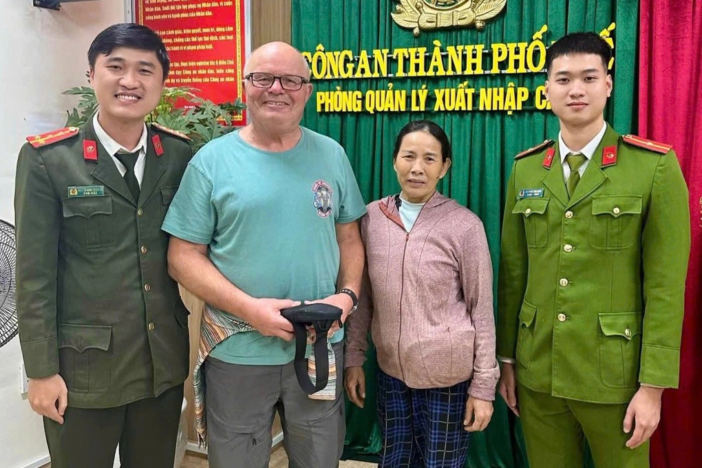 Hành khách bỏ quên túi xách chứa tài sản 450 triệu đồng ở sân bay - 2