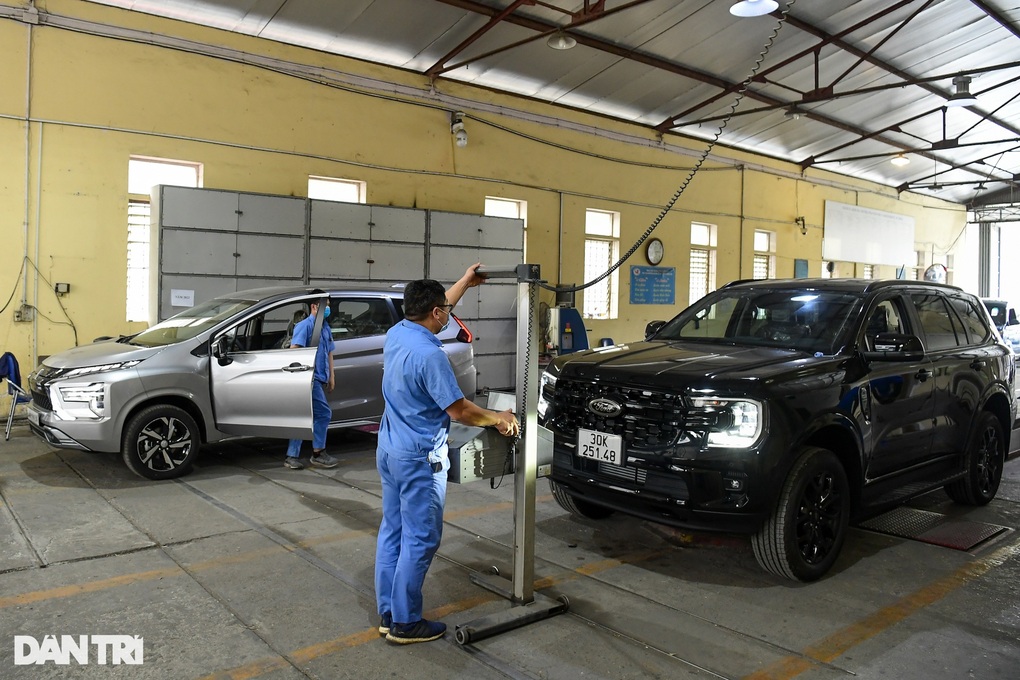 Từ 20/1, ô tô rớt kiểm định phải nộp thêm nửa tiền nếu quay lại trong ngày - 1