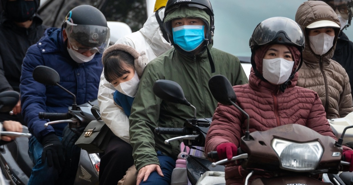 Đường phố Hà Nội ùn tắc kéo dài trong ngày đầu đi làm sau Tết Dương lịch