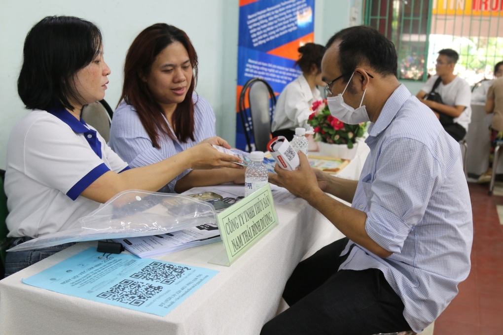 Từ 1/1: Tăng lương tối thiểu vùng, học sinh cả nước dùng chung một bộ SGK - 1