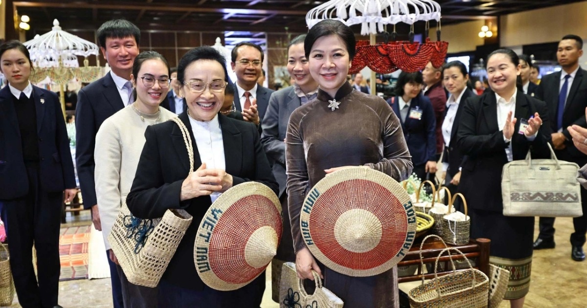 Phu nhân hai nước Việt – Lào về Ninh Bình thăm Đền thờ Công chúa Nhồi Hoa