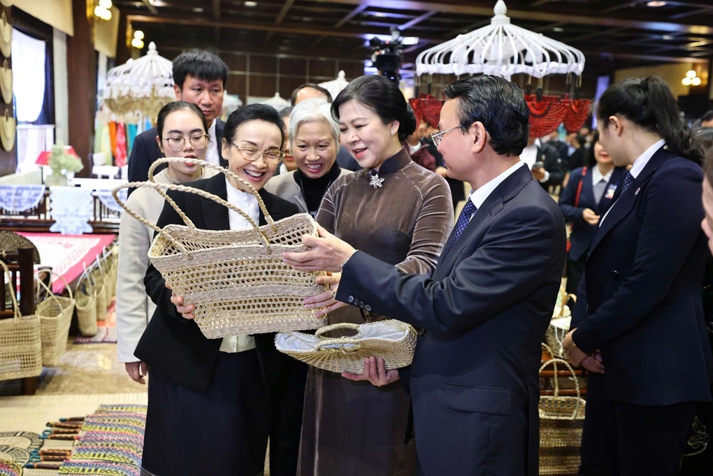 Phu nhân hai nước Việt - Lào về Ninh Bình thăm Đền thờ Công chúa Nhồi Hoa - 3