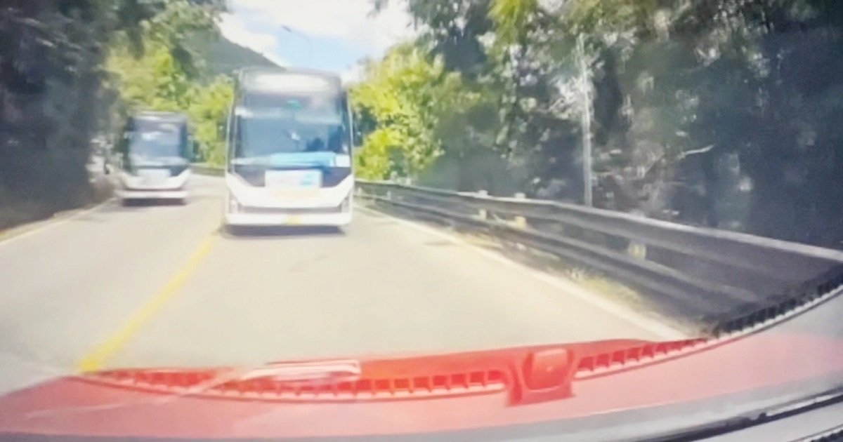 Xe khách vượt ẩu, suýt gây tai nạn trên đèo Bảo Lộc