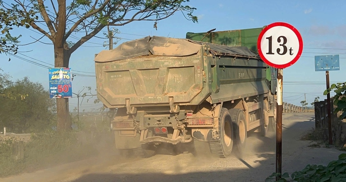 Cầu tải trọng 13 tấn “gánh” xe 40 tấn