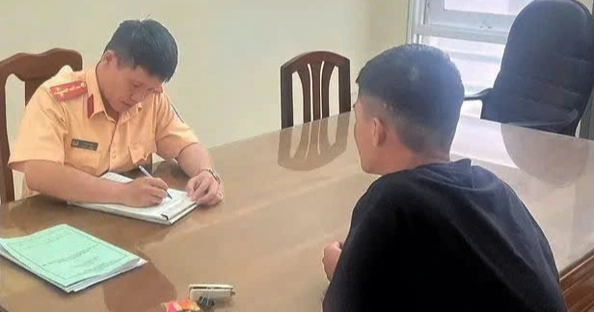 Nhân viên sửa xe lái xe biển xanh của công an, bị ghi hình vi phạm