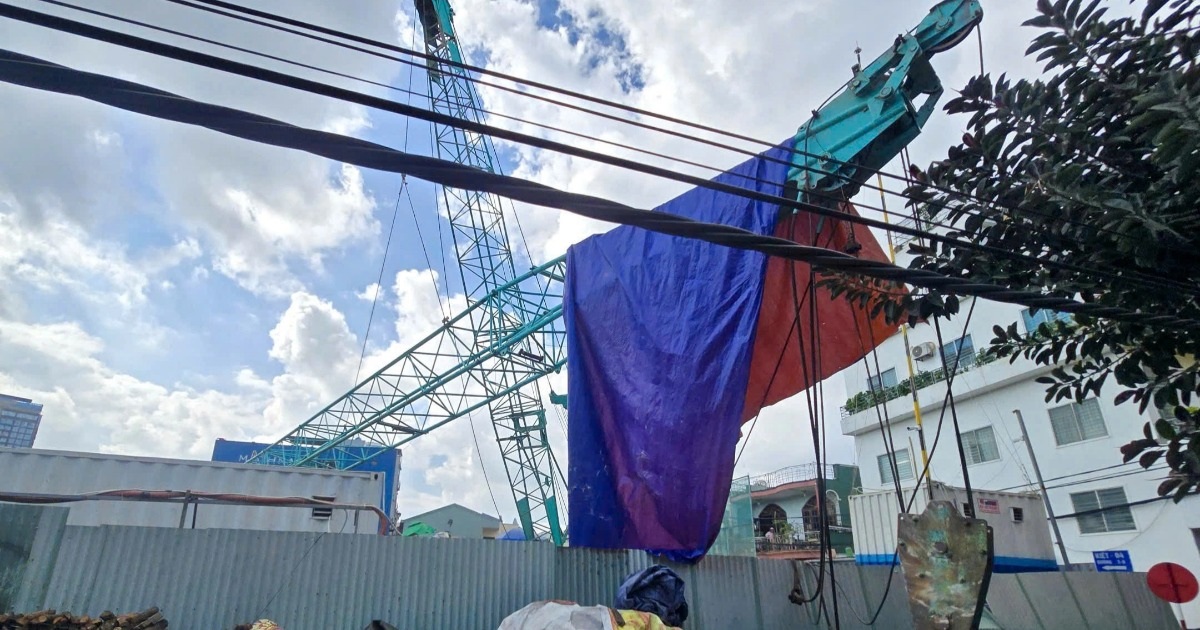 Hé lộ nguyên nhân tháp cẩu bất ngờ đổ sập xuống đường ở Đà Nẵng