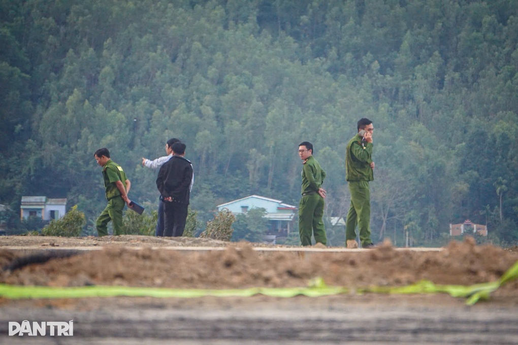 Vụ “xé rào” trên cao tốc Đà Nẵng để múc đất: Công an vào cuộc - 1