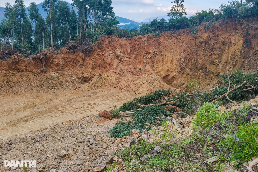 Vụ “xé rào” trên cao tốc Đà Nẵng để múc đất: Công an vào cuộc - 2