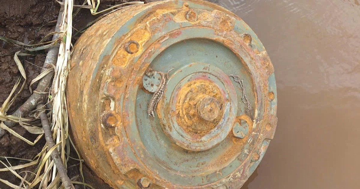 Quả bom nặng hơn 330kg nằm bên suối ở Đắk Lắk