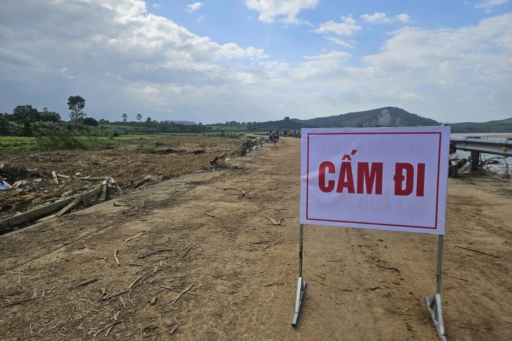 Đắk Lắk ra công điện tăng cường cảnh báo tại công trình hư hỏng do bão lũ - 2 Đắk Lắk ra công điện tăng cường cảnh báo tại công trình hư hỏng do bão lũ - 2