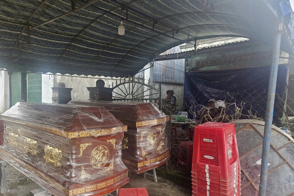 Vụ sập bờ kè 4 người tử vong: Xác minh thông tin xe tải chạy qua đường cấm - 3 Vụ sập bờ kè 4 người tử vong: Xác minh thông tin xe tải chạy qua đường cấm - 3