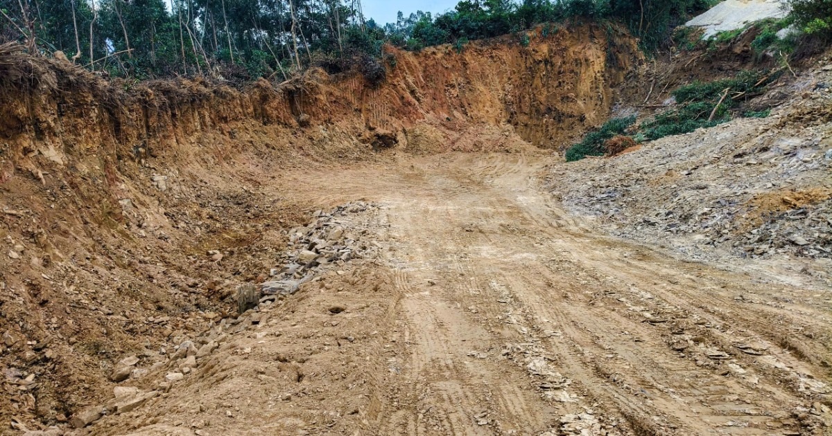 Vụ “xé rào” trên cao tốc Đà Nẵng để múc đất: Cả hai lần trùng hợp?