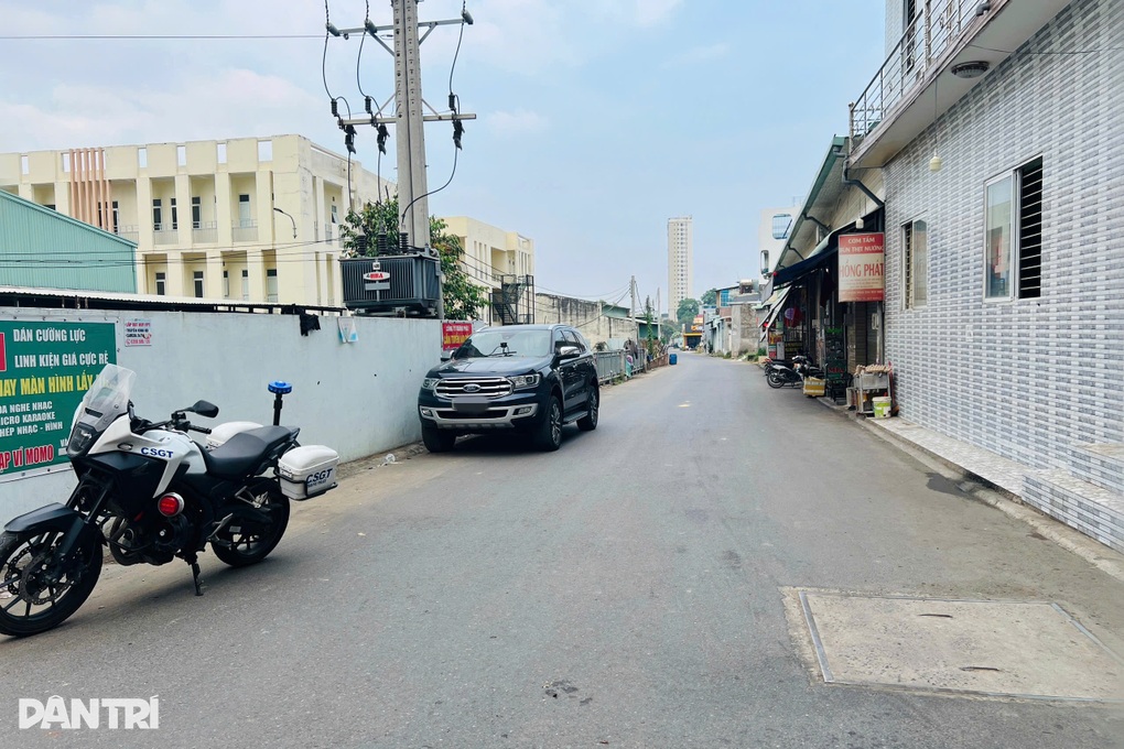 Hẻm 5 tấn ở TPHCM vắng bóng xe ben sau phản ánh của Dân trí - 2