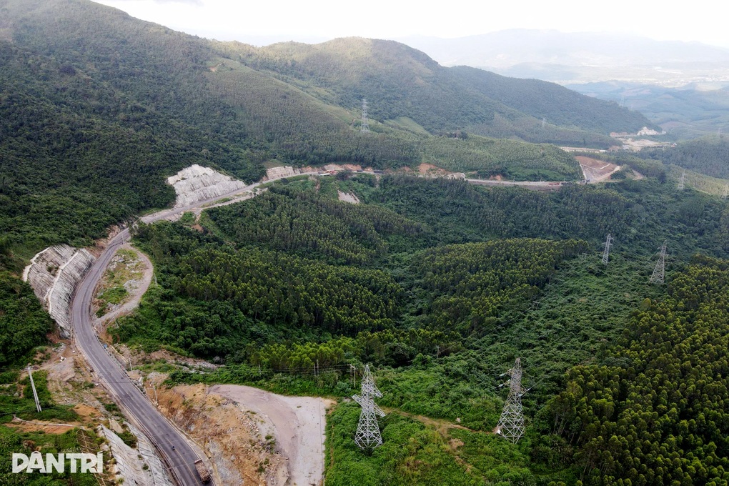 Đường qua đèo An Khê chưa bàn giao đã hư hỏng, sạt lở gây mất an toàn - 1