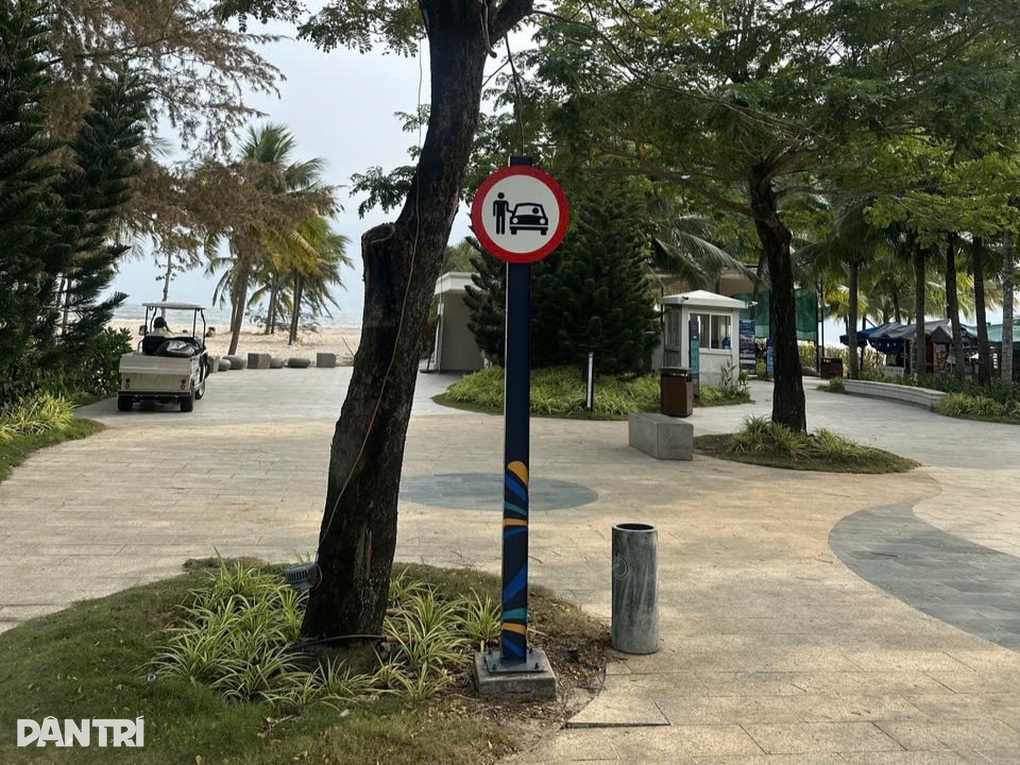 Tháo dỡ biển báo lạ tại TPHCM sau phản ánh của Dân trí - 2