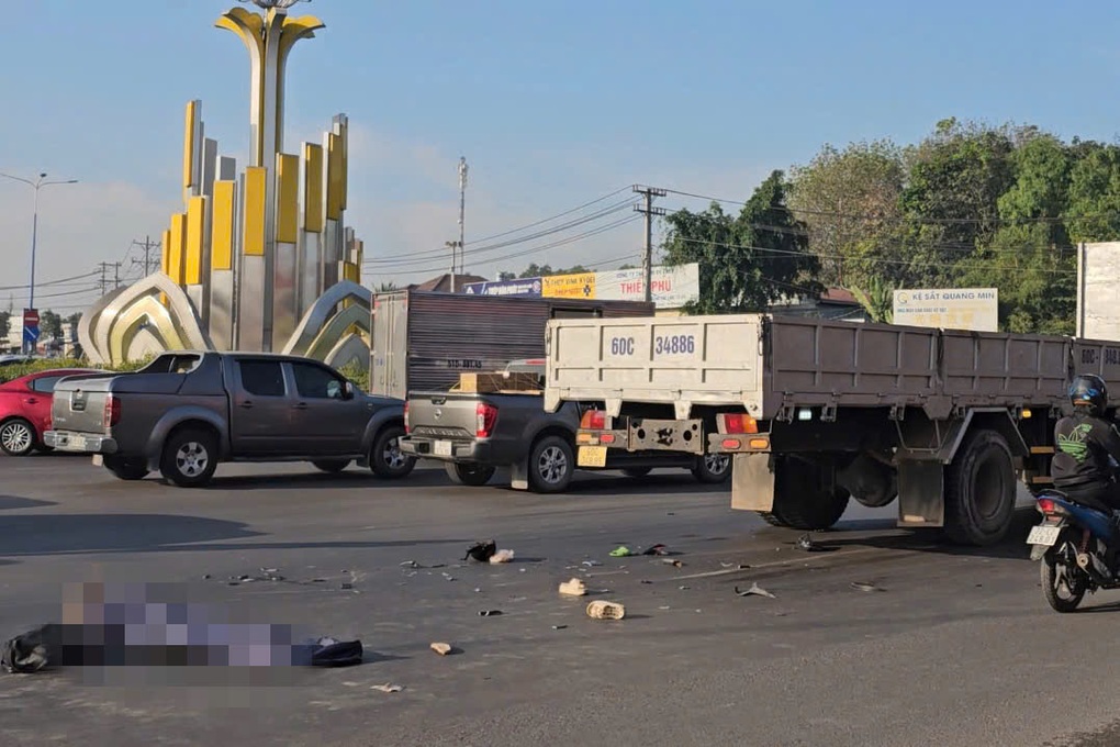 Xe tải cán 2 anh em thương vong ở TPHCM - 1