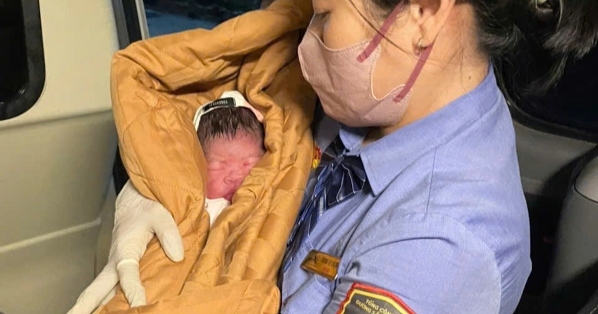 Hành khách từ TPHCM chuyển dạ, sinh con ngay trên tàu đi Hà Nội