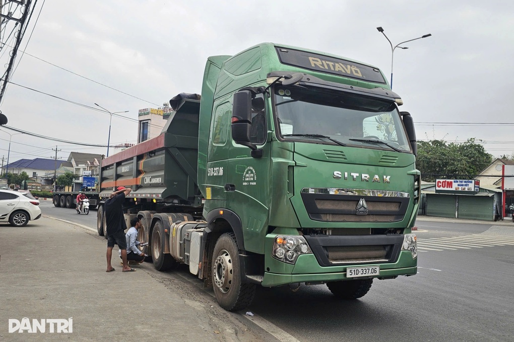 Truy đuổi xe ben cán chết người ở TPHCM - 2