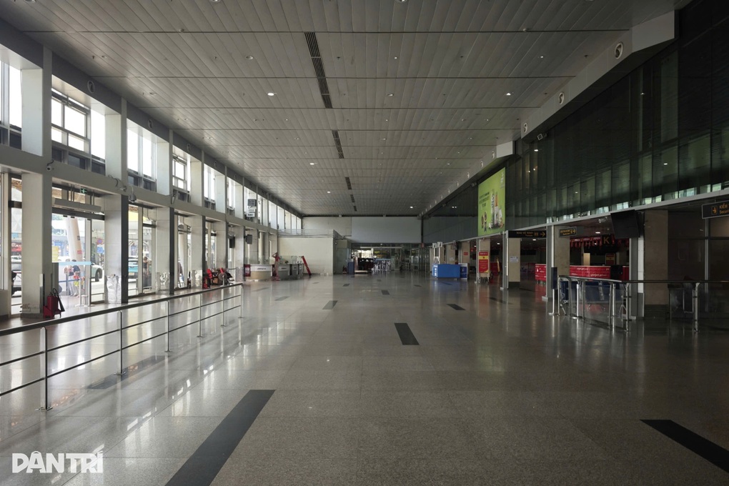 Người dân bỡ ngỡ khi nhà ga T1 Tân Sơn Nhất đổi sảnh đón khách - 2 Người dân bỡ ngỡ khi nhà ga T1 Tân Sơn Nhất đổi sảnh đón khách - 2