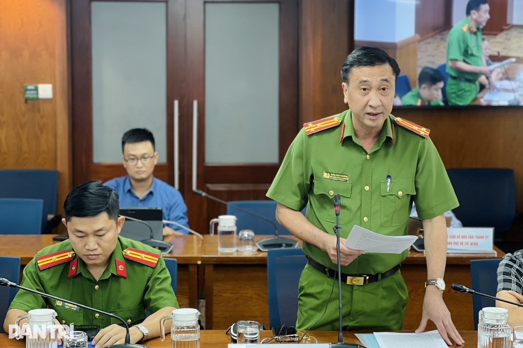 Công an TPHCM cảnh báo biển hiệu thành bẫy chết người khi hỏa hoạn - 1