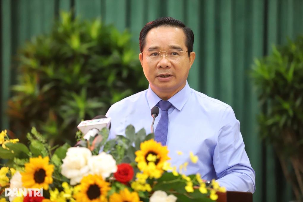 Chủ tịch TPHCM: Người dân phải được thụ hưởng kết quả phát triển - 1 Chủ tịch TPHCM: Người dân phải được thụ hưởng kết quả phát triển - 1