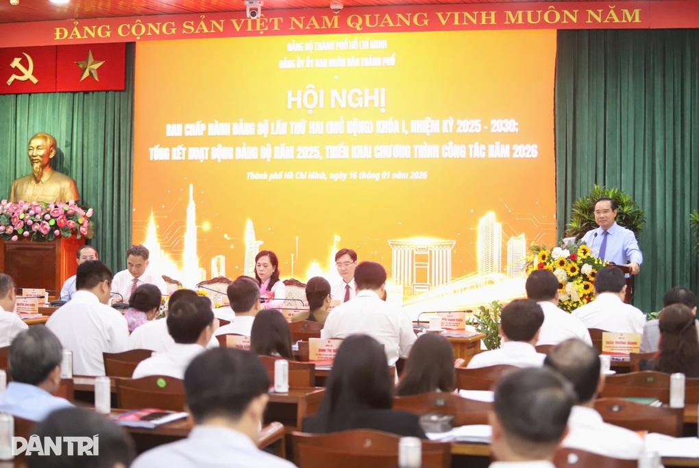 Chủ tịch TPHCM: Người dân phải được thụ hưởng kết quả phát triển - 2 Chủ tịch TPHCM: Người dân phải được thụ hưởng kết quả phát triển - 2