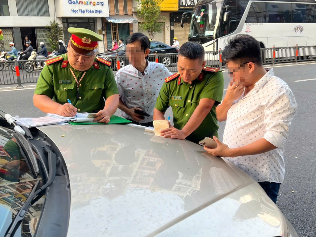 Phường Xuân Hòa ở TPHCM ra quân lập lại trật tự đô thị - 3