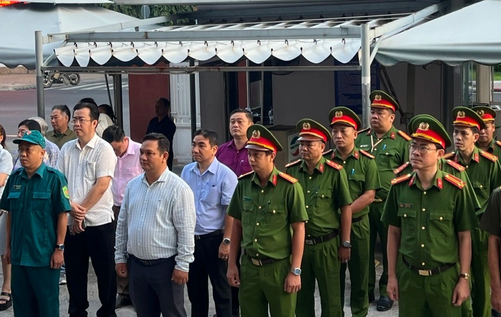 Phường Xuân Hòa ở TPHCM ra quân lập lại trật tự đô thị - 1