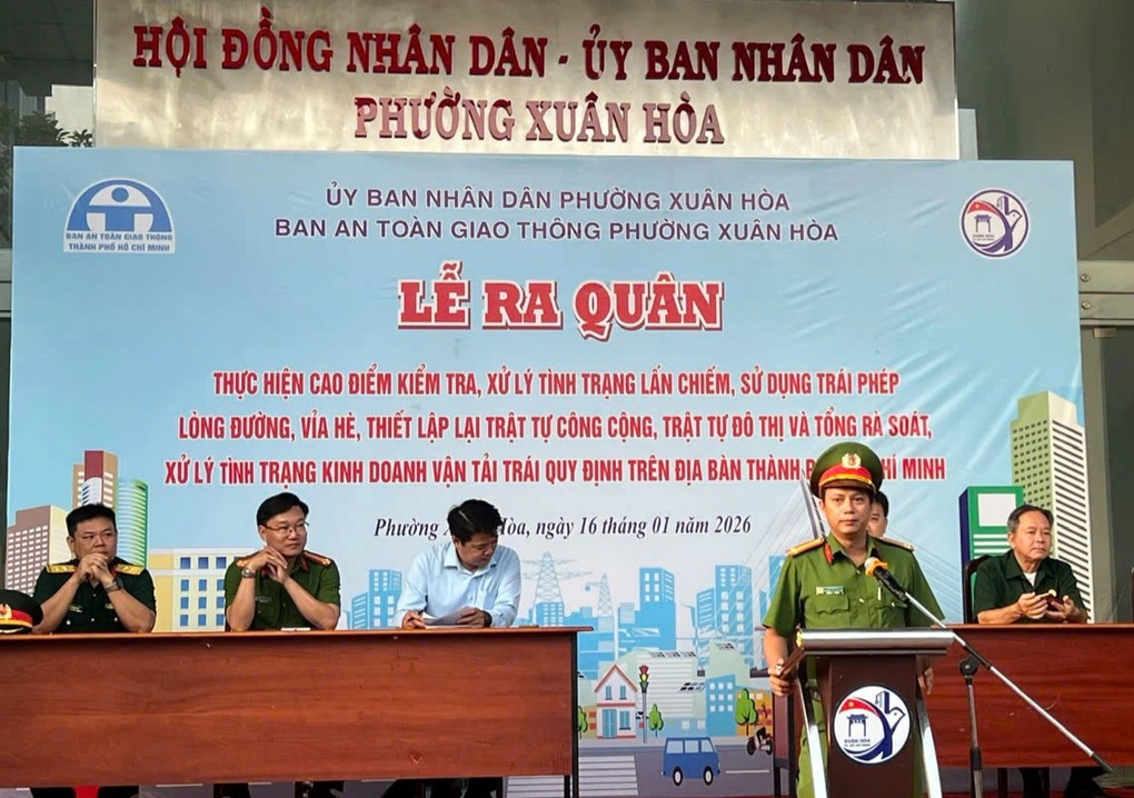 Phường Xuân Hòa ở TPHCM ra quân lập lại trật tự đô thị - 2