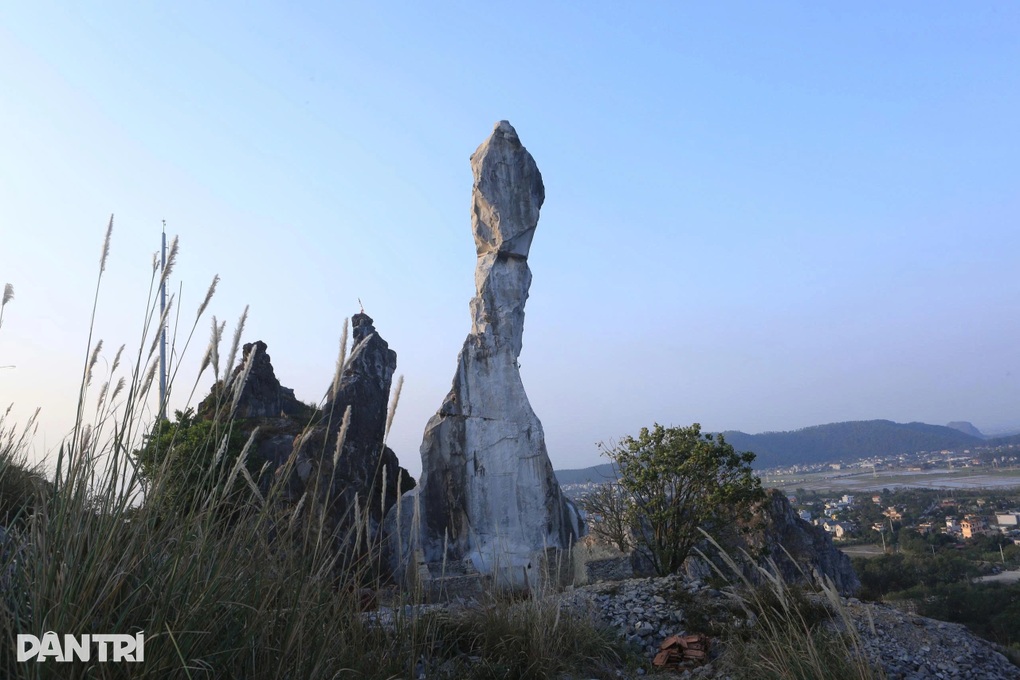 Chủ đầu tư lên tiếng về màu sắc gây tranh cãi của hòn Vọng Phu - 1