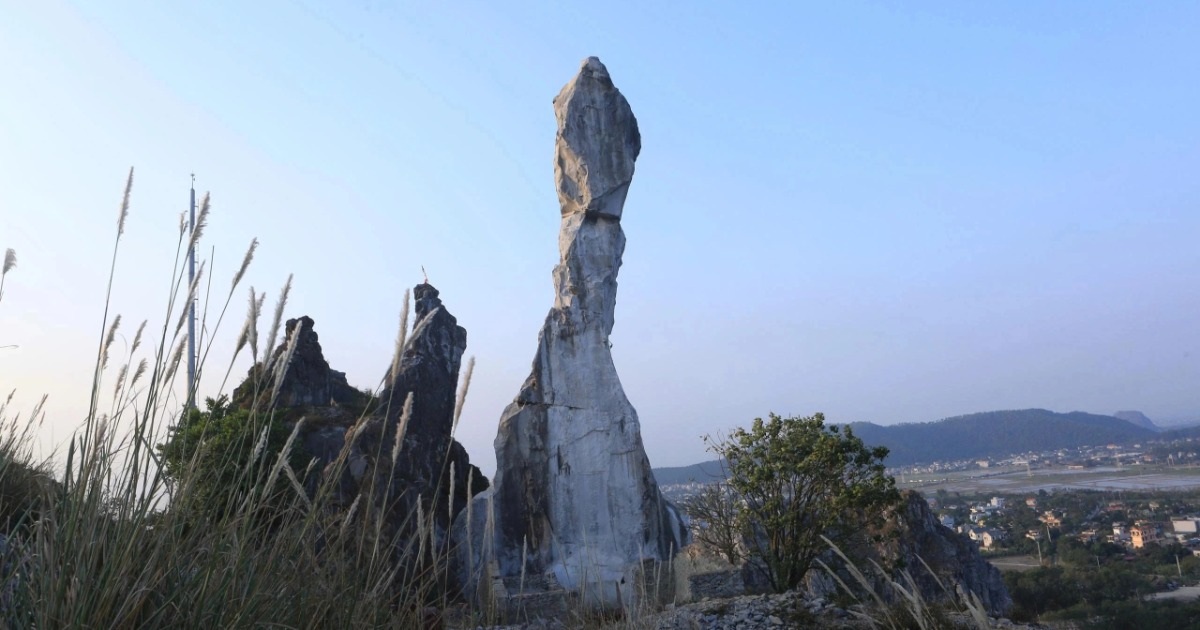 Chủ đầu tư lên tiếng về màu sắc gây tranh cãi của hòn Vọng Phu