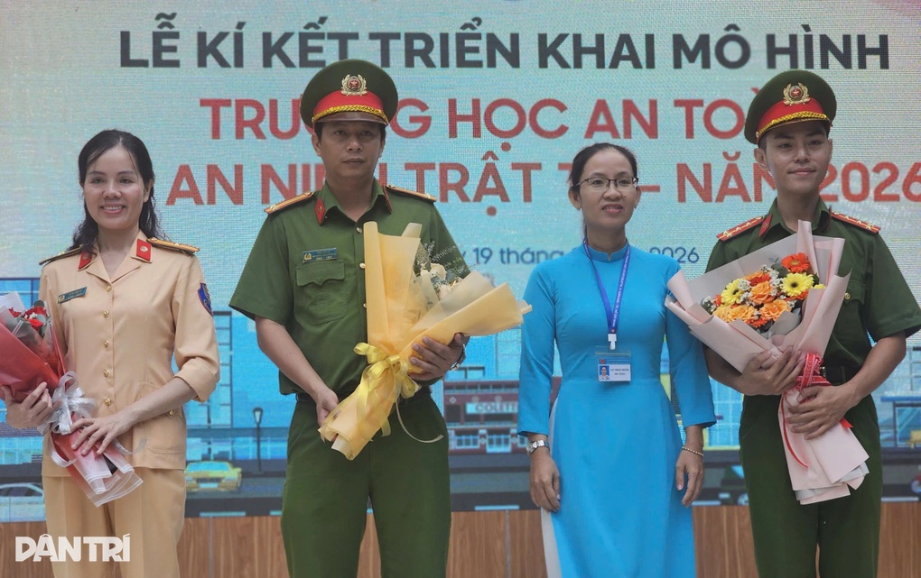Công an phường Xuân Hòa ở TPHCM triển khai mô hình trường học an toàn - 3 Công an phường Xuân Hòa ở TPHCM triển khai mô hình trường học an toàn - 3