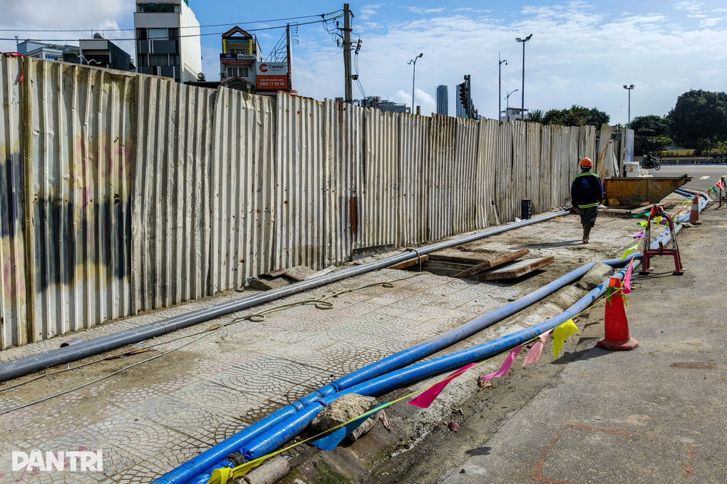 Vụ hố sâu “nuốt chửng” ô tô ở Đà Nẵng: Thông xe một phần đường bị sự cố - 4 Vụ hố sâu “nuốt chửng” ô tô ở Đà Nẵng: Thông xe một phần đường bị sự cố - 4