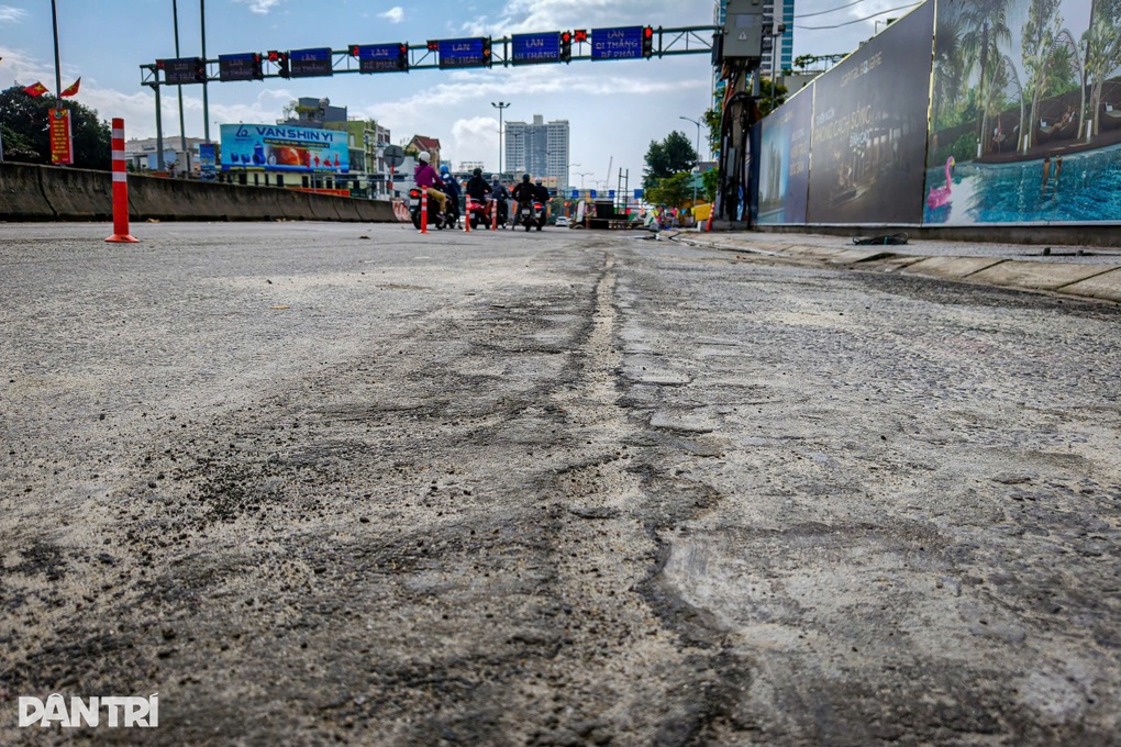 Vụ hố sâu “nuốt chửng” ô tô ở Đà Nẵng: Thông xe một phần đường bị sự cố - 2 Vụ hố sâu “nuốt chửng” ô tô ở Đà Nẵng: Thông xe một phần đường bị sự cố - 2