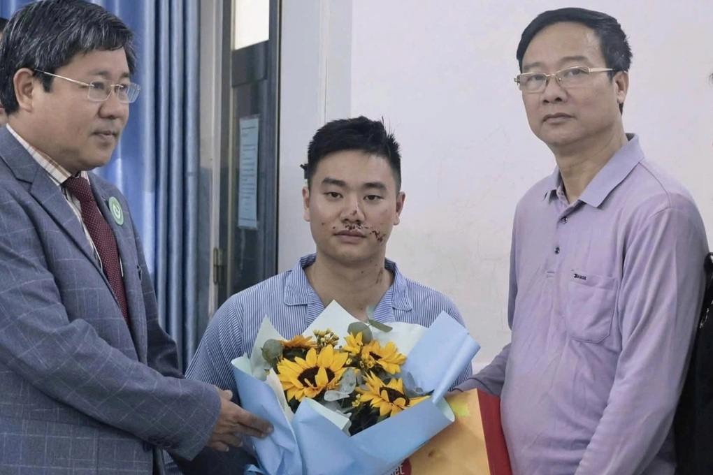 Vụ máy bay quân sự rơi ở Đắk Lắk: Phi công xuất viện - 1