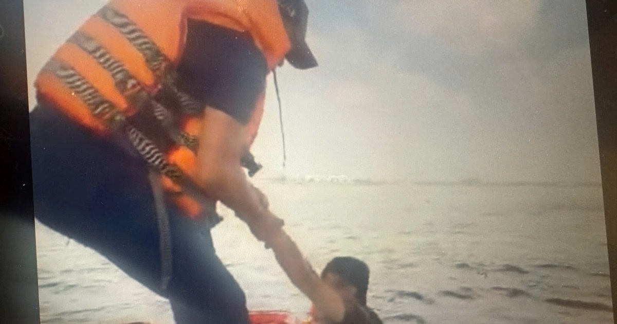 Cảnh sát kịp thời cứu người nhảy cầu Đồng Nai