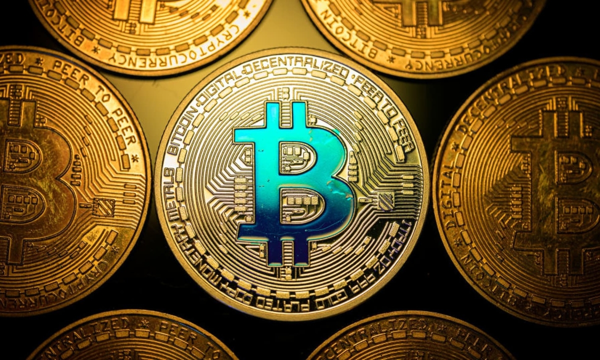 Nhà đầu tư ‘cá voi’ gom Bitcoin trong lúc nhỏ lẻ tháo chạy