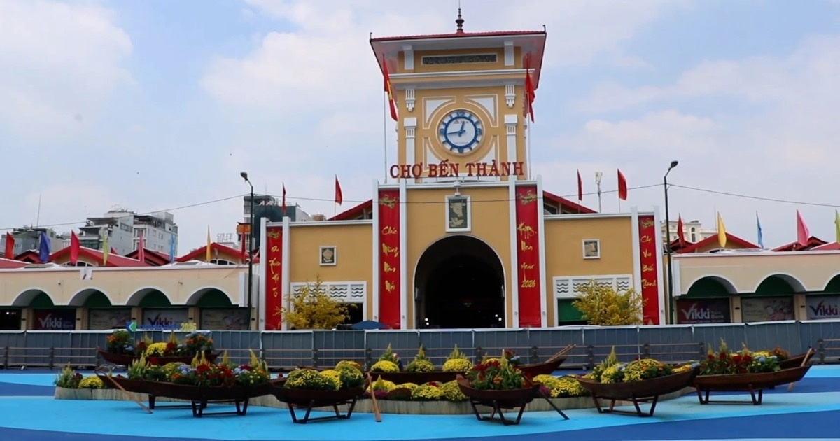 Người dân mong việc chỉnh trang chợ Bến Thành sớm hoàn tất để đón Tết