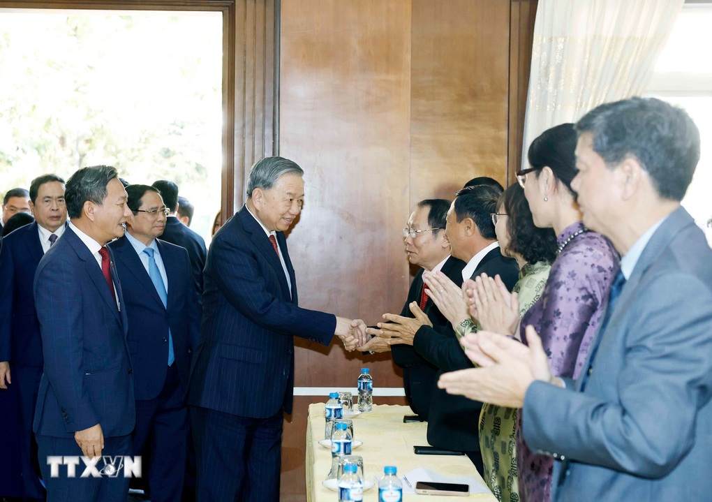 Tổng Bí thư Tô Lâm gặp gỡ cộng đồng người Việt Nam tại Lào - 2