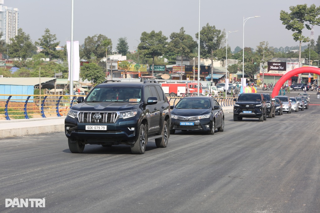 Đồng Nai thông xe kỹ thuật cầu Thống Nhất và khởi công dự án đường ven sông - 2 Đồng Nai thông xe kỹ thuật cầu Thống Nhất và khởi công dự án đường ven sông - 2