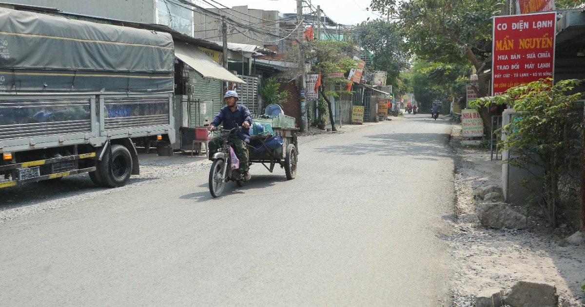Đường chi chít “ổ voi” ở TPHCM được nâng cấp sau phản ánh của Dân trí
