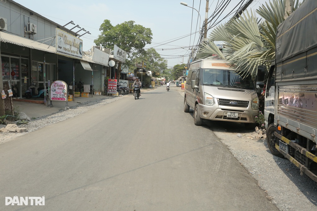 Đường chi chít “ổ voi” ở TPHCM được nâng cấp sau phản ánh của Dân trí - 3